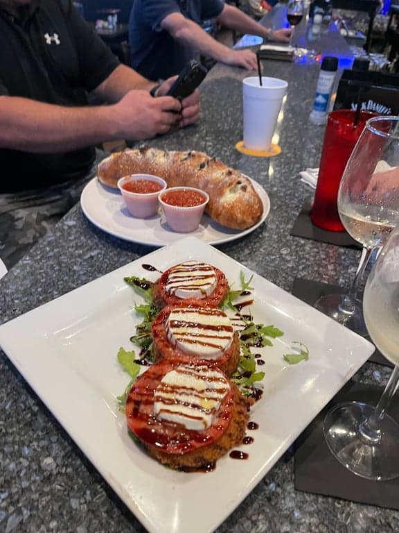 Cav's Kitchen & Cocktails photo