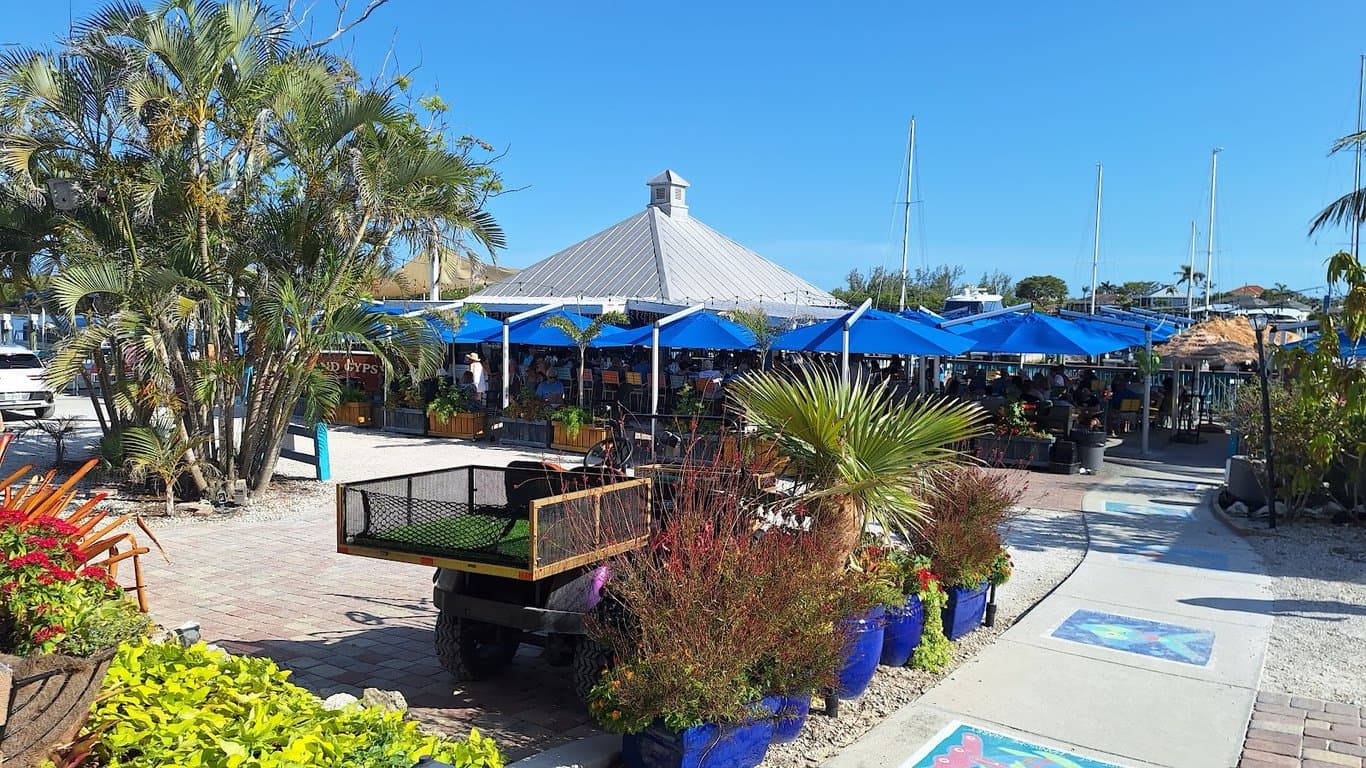 Island Gypsy Cafe & Marina Bar photo